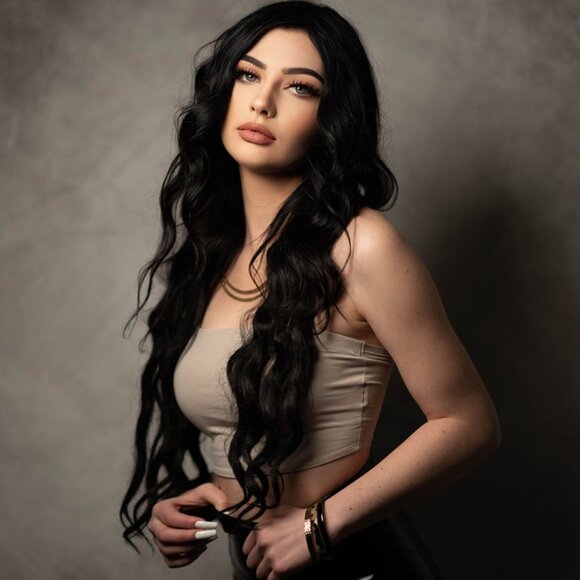 Meet your Posher, Eleana - Picture 1 of 1